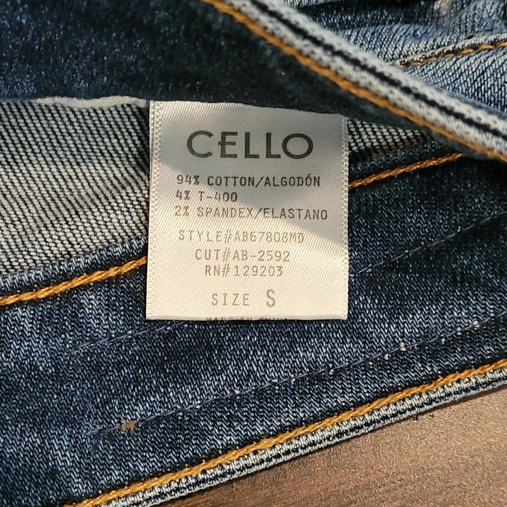 BNWT Cello Distressed Bermuda Shorts - Picture 4 of 5